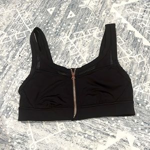 Sexy Lululemon black sports bra